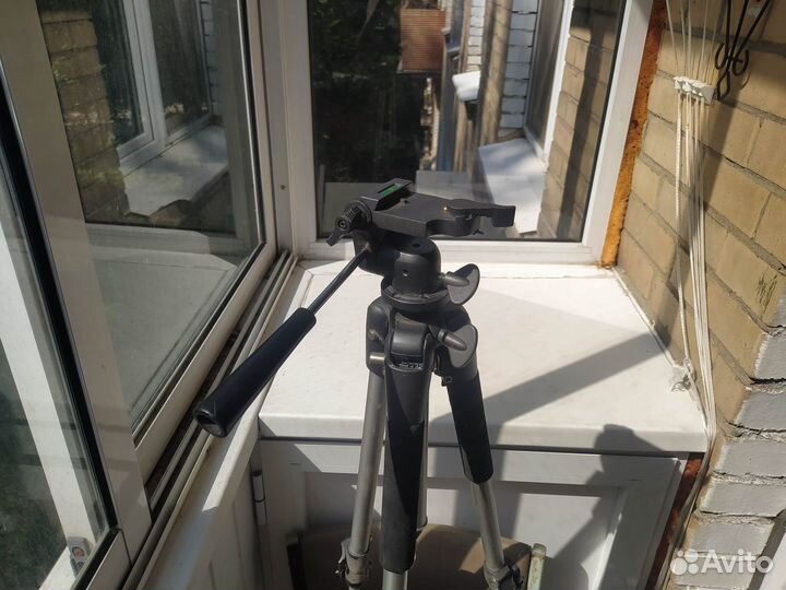 Штатив для фотоаппарата Continent H3