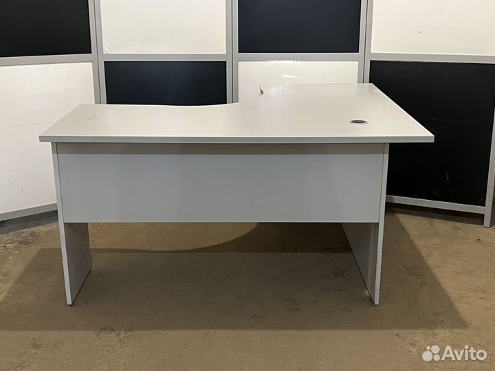 Стол угловой серый 140х120х74см, бу