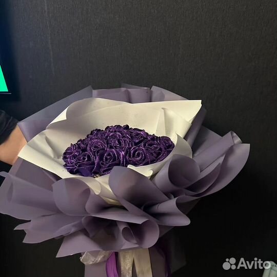Розы из атласных лент