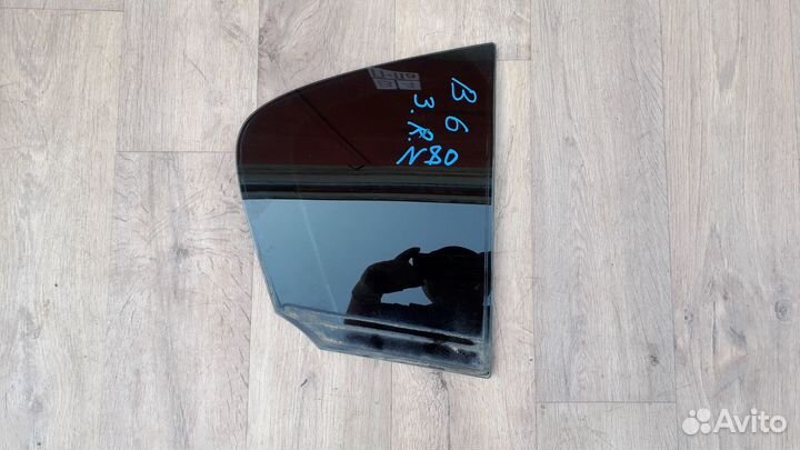 Стекло форточка двери задней правой №80 Passat B6