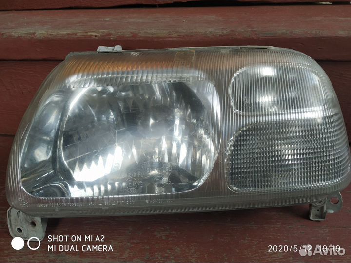 Фара левая Сузуки гранд Витара