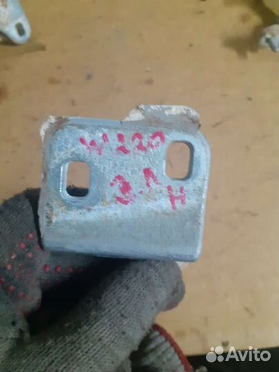 Петля двери задняя левая Mercedes-Benz W220