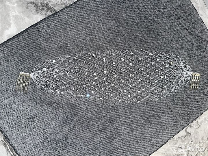 Свадебное украшение. Вуаль на гребне со стразами