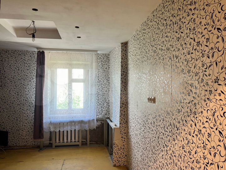 2-к. квартира, 42 м², 1/3 эт.