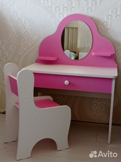 Детский туалетный столик с зеркалом