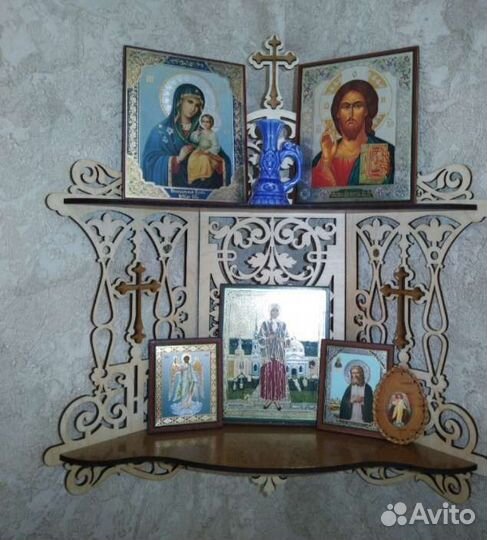 Угловая полка для икон 42 см