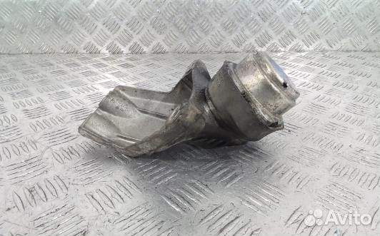 Кронштейн кпп опорный audi A6 C6 (9BR18DO02)