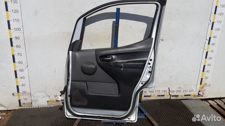 Дверь передняя правая Nissan NV200