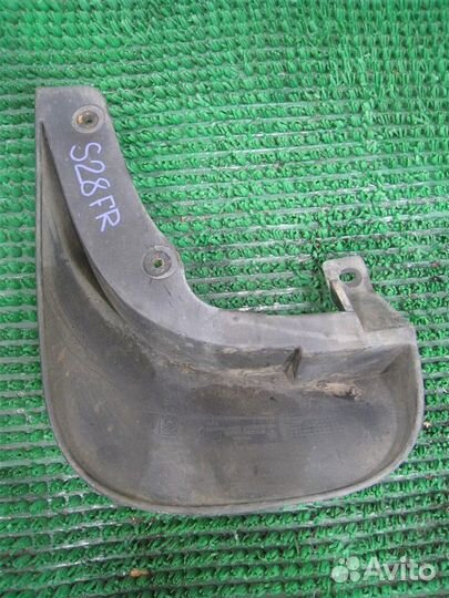 Брызговик передний правый Hyundai Tucson (JM) 2005