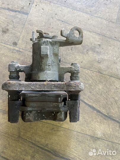 Суппорт задний правый/левый Renault Fluence