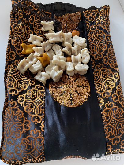 Шагай наадан- игра в кости