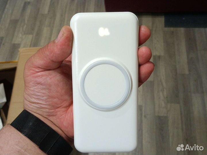 Пауэрбанк 20000 с беспроводной зарядкой