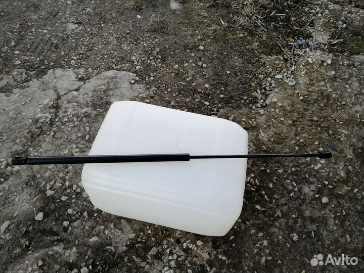 Амортизатор капота