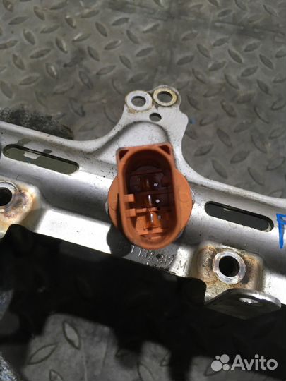 Рейка топливная (рампа) (Volkswagen Passat CC)