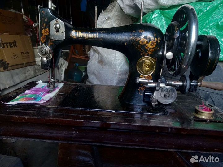 Раритетная швейная машинка Original-Viktoria (fabr