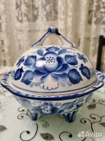 Гжель и бутылка для вина ручная работа