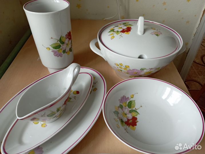 Набор столовой посуды новый