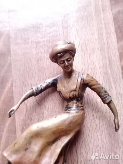 Старинная бронзовая статуэтка