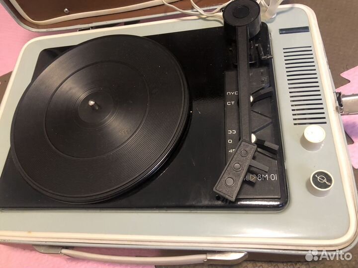 Проигрыватель пластинок Юность 301