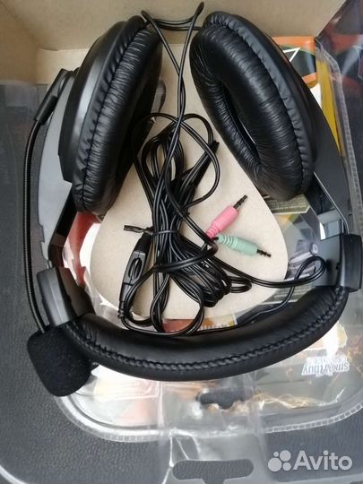 Наушники с микрофоном
