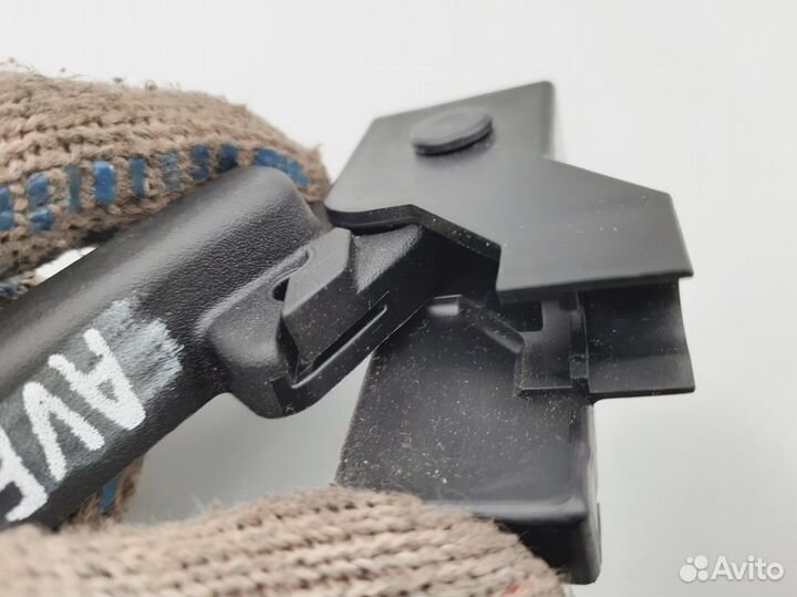 Ручка открывания капота Chevrolet Aveo T300