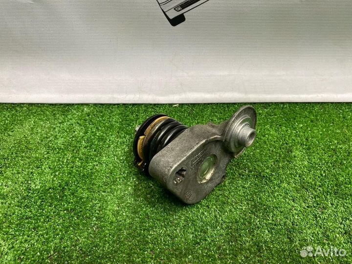 Натяжитель ремня генератора Mercedes-Benz M271