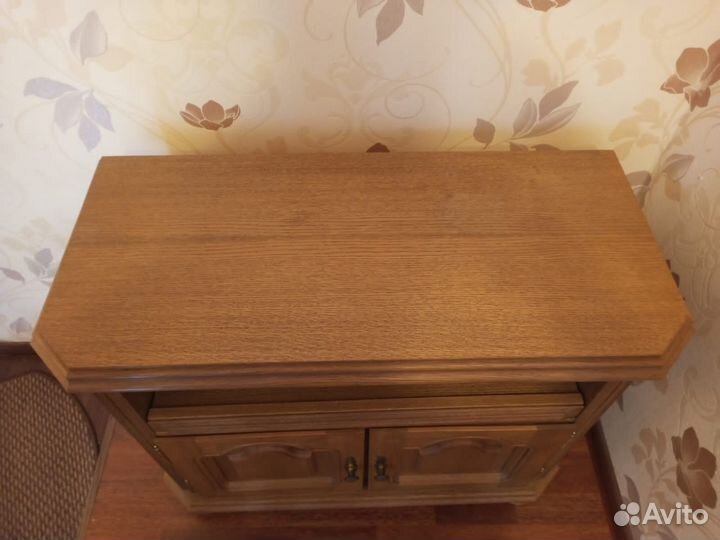 Тумба под телевизор массив