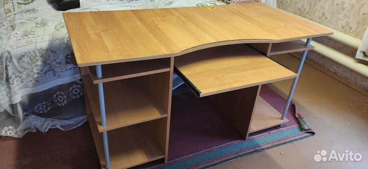 Стол компьютерный