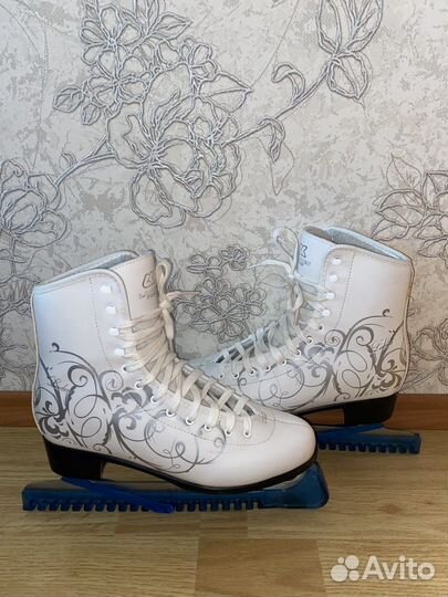 Фигурные коньки размер 42