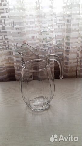 Стеклянный графин