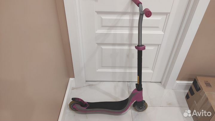 Трюковой самокат Globber flow 125 вместе с защитой