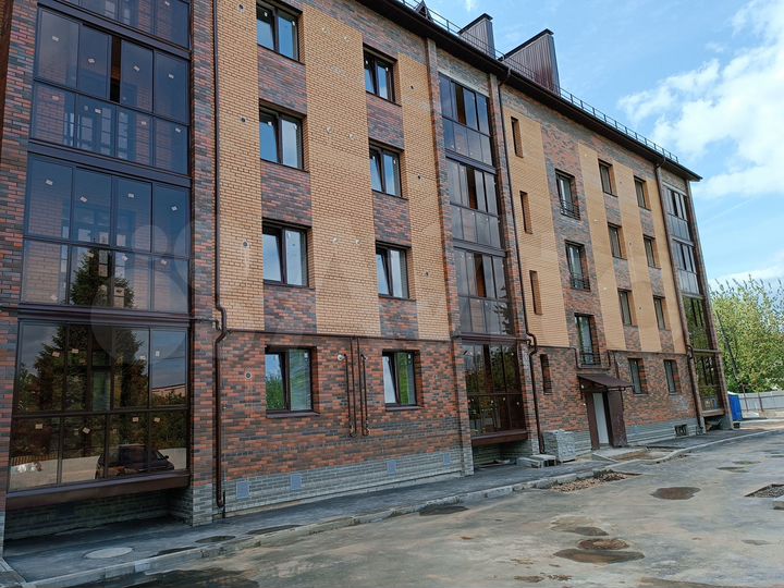 2-к. квартира, 64 м², 1/4 эт.