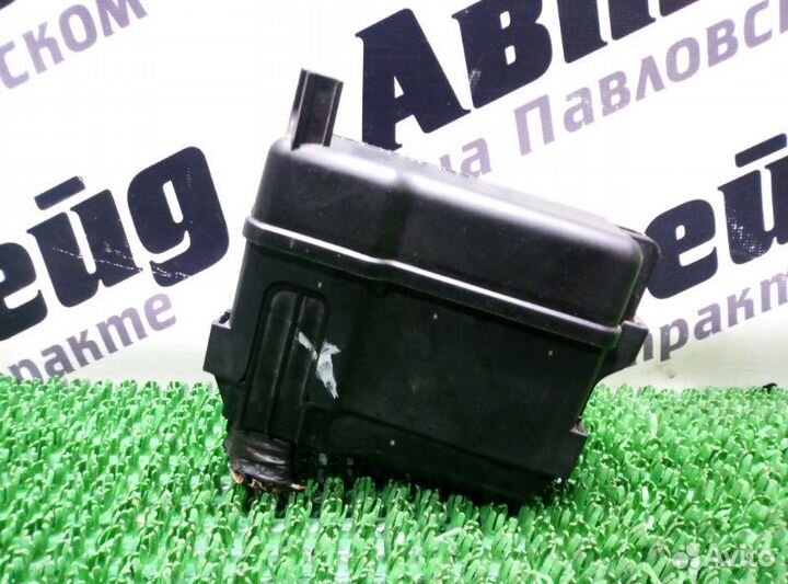 Блок предохранителей под капот Toyota Camry Gracia