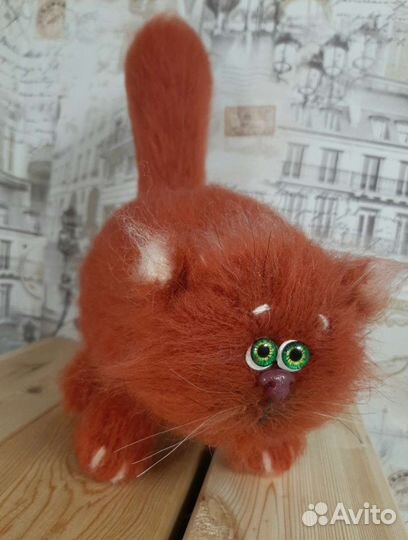 Пушистый котик ручной работы, вязаный