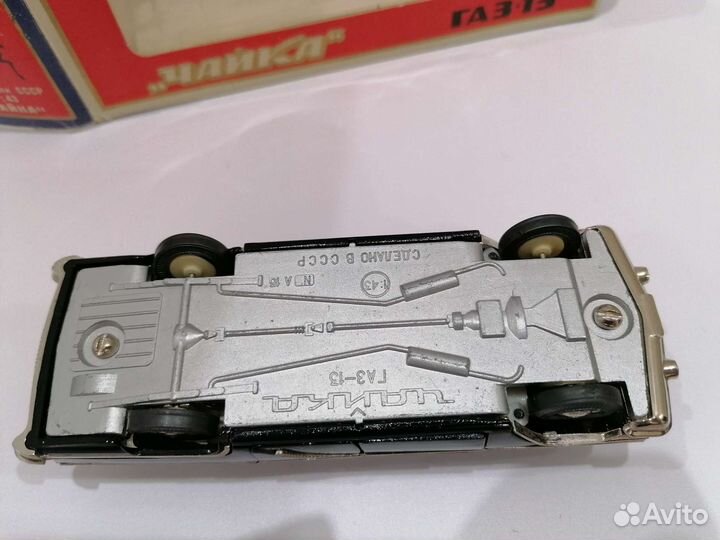 Модель автомобиля СССР чайка газ 13 А15