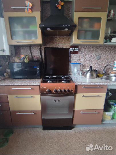 Газовая плита с вытяжкой