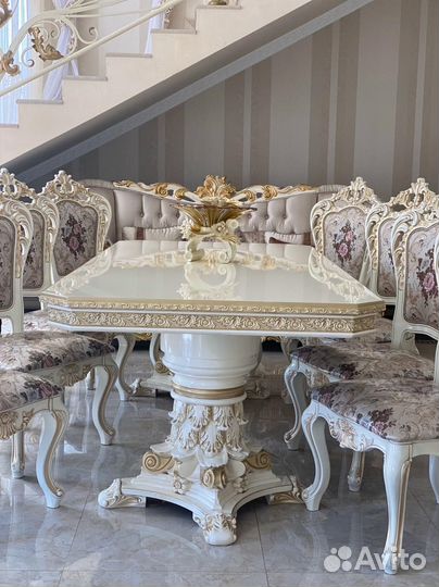 Стол и стулья новые