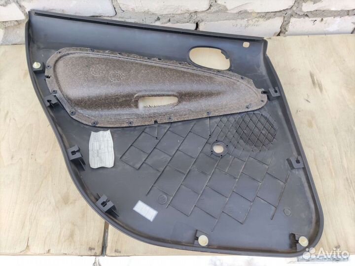 Обшивка задней правой двери Пежо 206