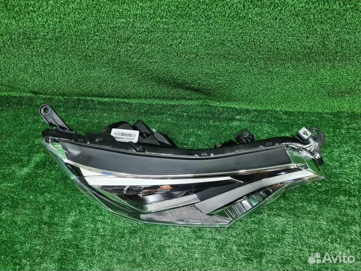 Фара правая Toyota RAV4