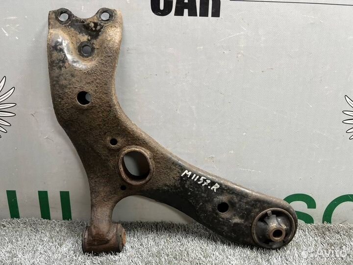 Рычаг нижний передний правый Toyota Auris