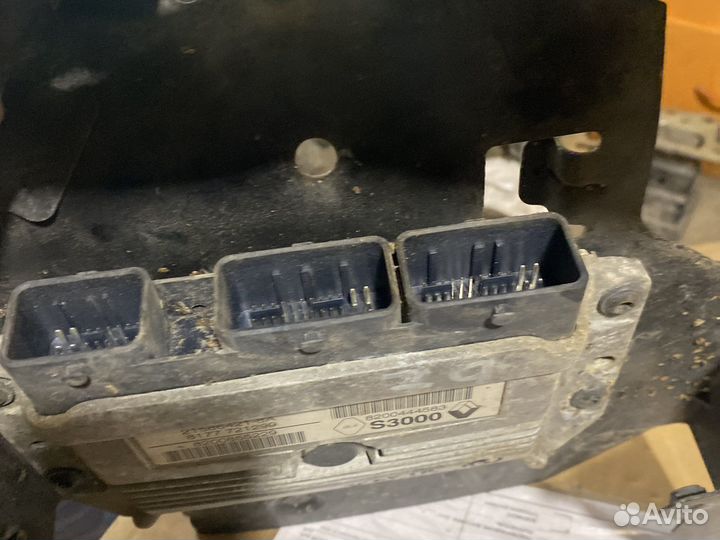 Блок управления эбу Renault Trafic