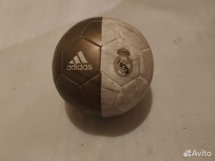 Футбольный мяч adidas real madrid