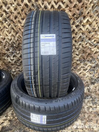 Michelin Pilot Sport 4 245/40 R19 и 275/35 R19 98Y