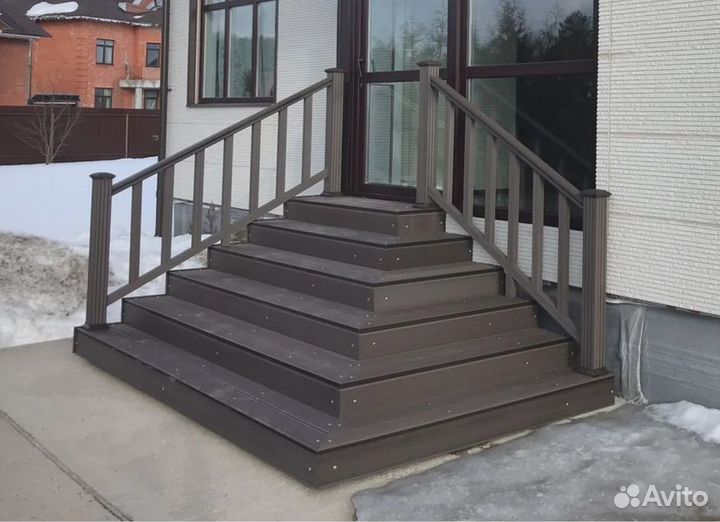 Уличная лестница из дпк для крыльца