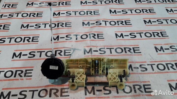 Механизм складывания подголовника задний правый