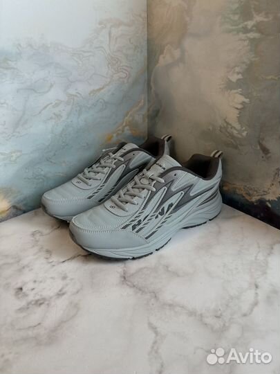 Кроссовки Bona 45 размер