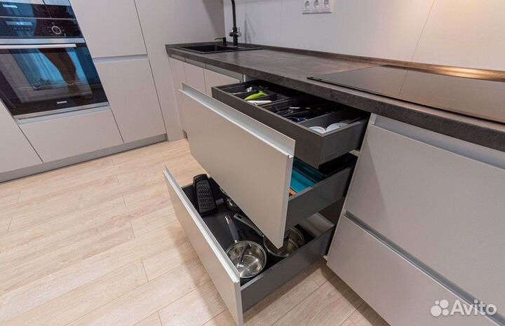 Кухня в потолок на заказ