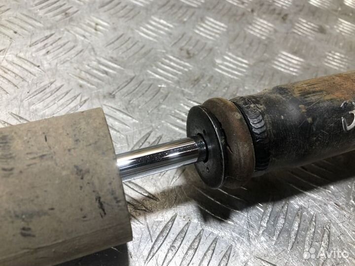 Амортизатор передний правый Honda Accord 1996-1998