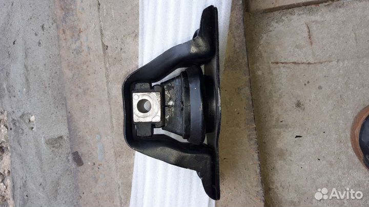 Подушка двигателя