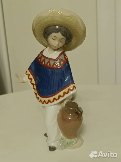 Статуэтка фарфоровая Lladro Panchito con Cantaro